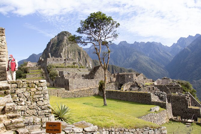 Cusco to Machu Picchu Full-Day Tour : Vistadome & Observatory Train - A guided walk through Machu Picchu’s signature sectors
