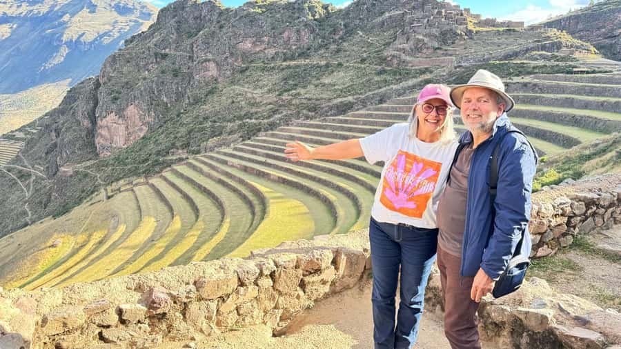 Cusco: Valle Sagrado VIP, Maras, Moray y Almuerzo Buffet - Chinchero’s Inca walls, colonial church, and weaving demos