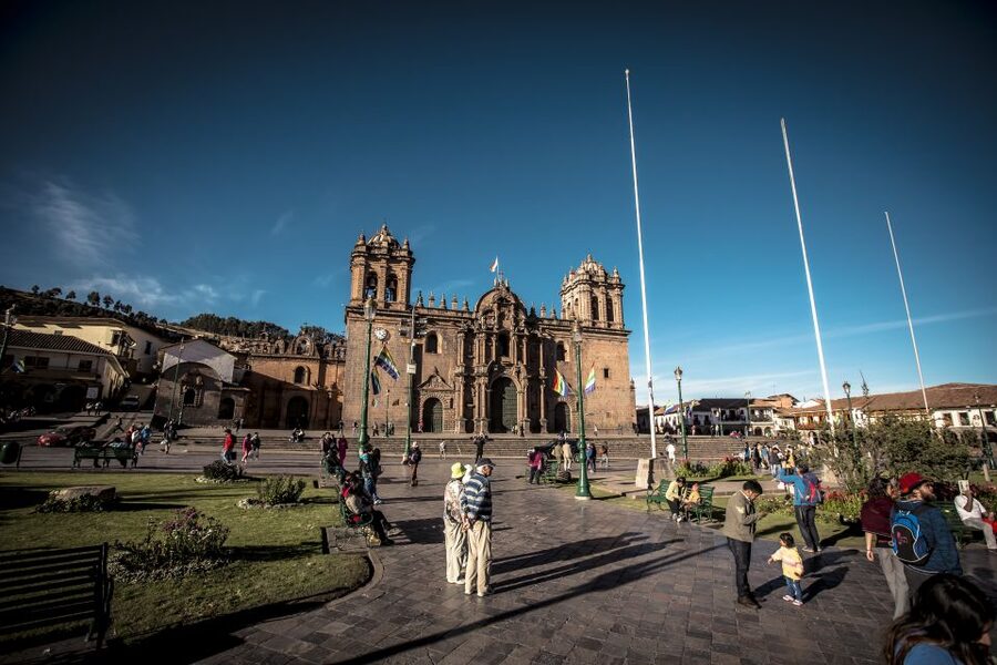Cusco: Walking Tour Cusco - Plaza Regocijo, Cusipata, and colonial buildings with a story