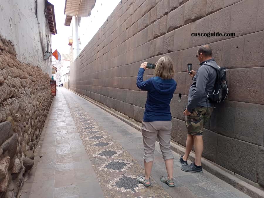 Cusco Walking Tour: Downtown, Sun Temple & San Blas Views - Qoricancha from the outside: the Sun Temple’s big story in real time