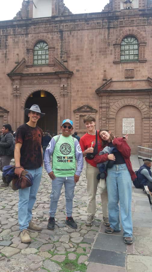 Cusco: Walking Tour with a Local Guide - Plaza de Armas, Cusco’s Main Square as Your History Map