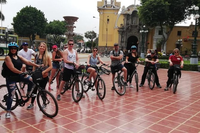 Cycling Tour Miraflores - Barranco - Chorrillos - A 3-hour coast ride that connects Miraflores, Barranco, and Chorrillos