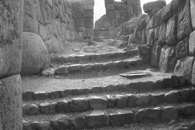 Day Hike Cusco Historical Outskirts - Stop 2: Q’enqo, Farm Roads, and a Temple With Darker Undertones