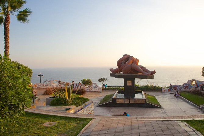 Discover Lima: Love Park, Historic Center, and its Catacombs. - Plaza de Armas (Plaza Mayor): the center where power and faith share space