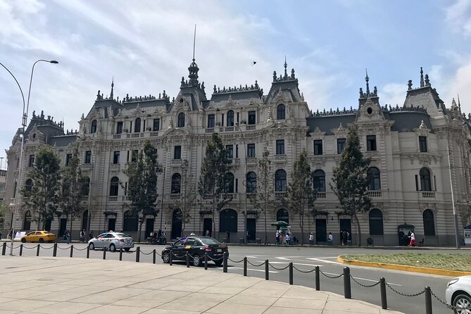 Downtown Lima Historic Guided City Tour - Hostal Bolívar and the pisco sour story connection