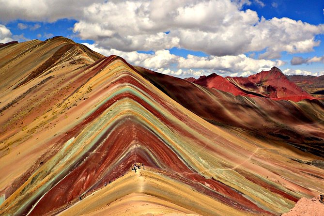 Excursión de Montaña Arco Iris con almuerzo buffet - The Vinicunca hike: colors, timing, and the altitude reality