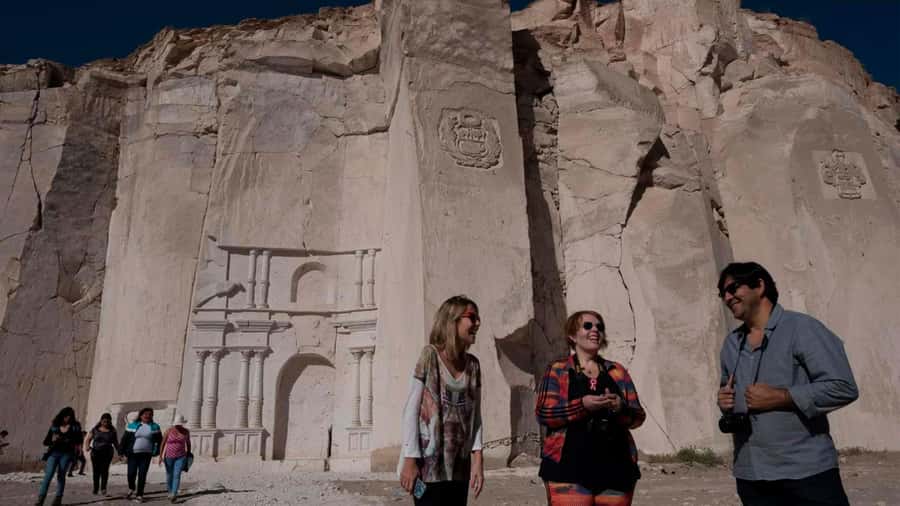 Excursion + Sillar and Culebrillas Route in Arequipa - Inside Quebrada de Culebrillas: Wari Petroglyphs and the Apacheta Moment
