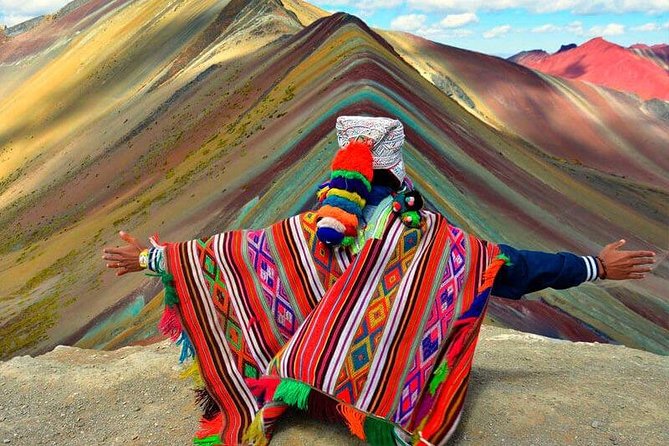 Excursión to Rainbow Mountain with Coca Ceremony | Prívate Tour | - Wildlife and mountain air: small moments that add up
