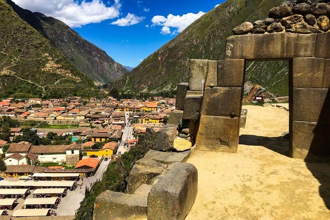 Excursion to Sacred Valley Full Day & Buffet Lunch |Group Tour| - Christian at the Helm: Explanations That Make the Sites Land