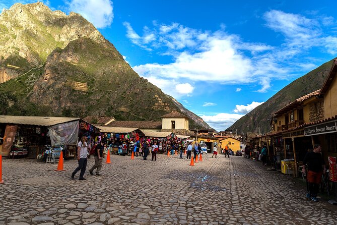 Excursion to the Sacred Valley of the Incas - Urubamba and lunch: where the day gets its fuel