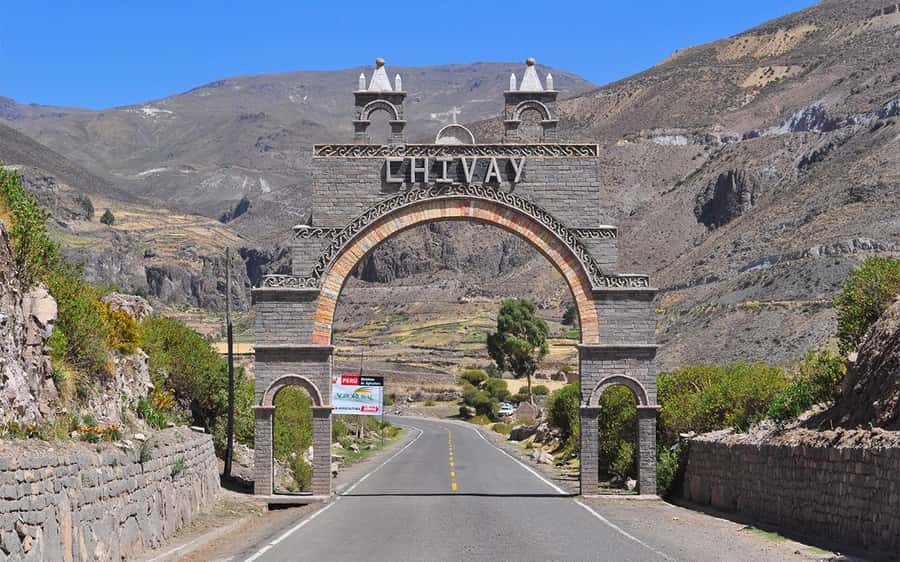 From Arequipa: One Day Trip to Colca Canyon Ending in Puno - Cruz del Cóndor: the condor sanctuary viewpoint you build the day around