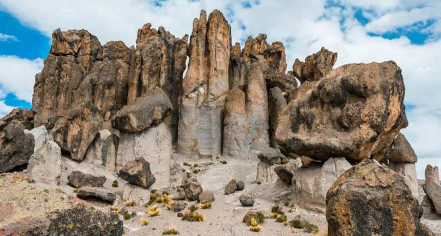 From Arequipa: Road to Pillones Waterfall - What to bring and wear for a morning that turns into a walk