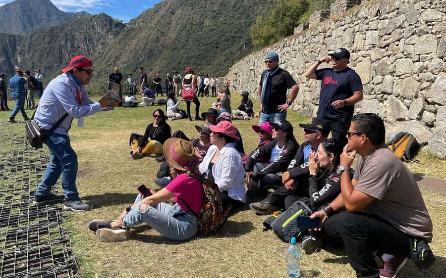 From Cusco: 1-day Machu Picchu Tour by Train - Ollantaytambo, the break, then the tourist train to Aguas Calientes