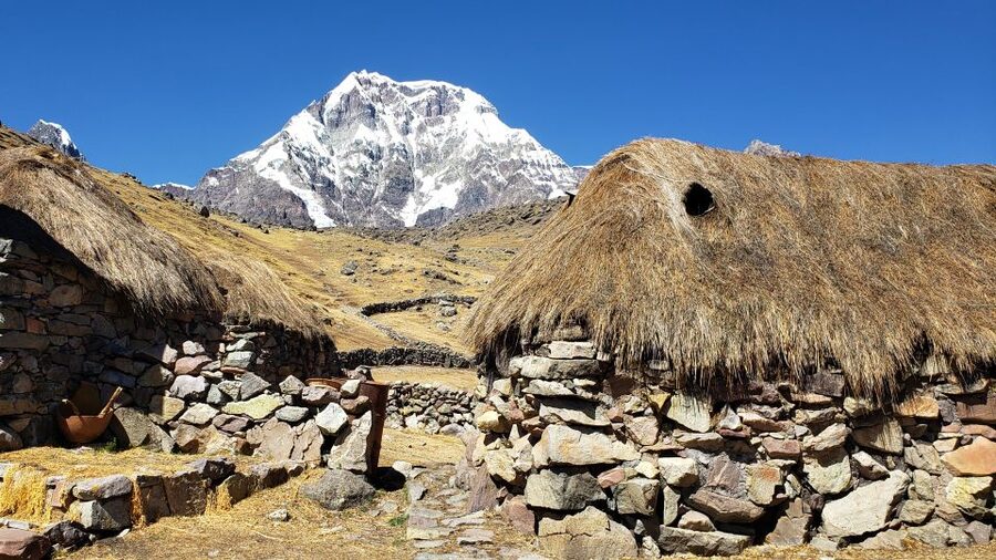 From Cusco: 7 Lakes of Ausangate Full Day Tour - The 7 Lagunas hike: turquoise-green lakes, snowy peaks, and real pacing