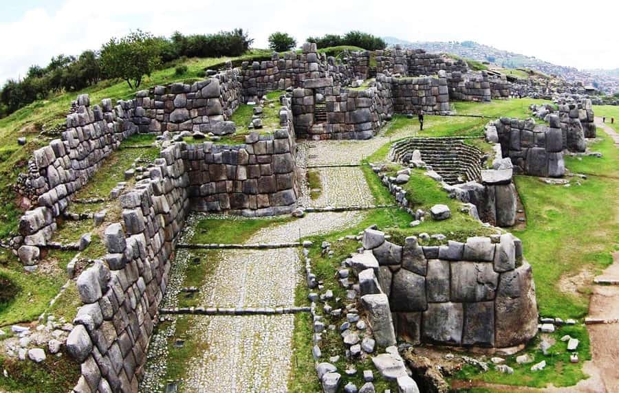 From Cusco: City tour 4 ruins + Qoricancha - First stop in Plaza de Armas, then straight to the Temple of the Sun