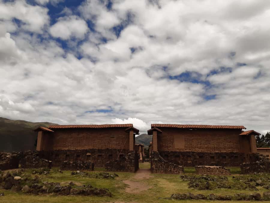 From Cusco: Lake Titicaca with a visit to Uros and Taquile - La Raya viewpoint and Litico Pukara: what you see, plus what it means