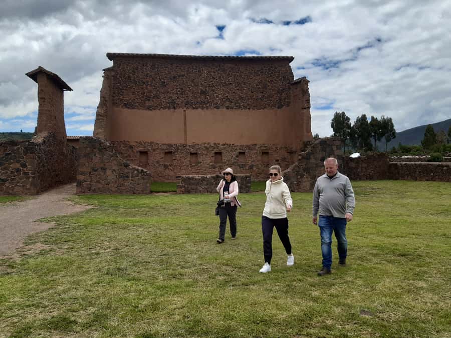 From Cusco: Lake Titicaca with a visit to Uros and Taquile - Starting early in Cusco: Andahuaylillas, then onward by bus to Puno