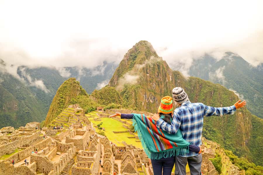 From Cusco: Machu Picchu Full-Day Guided Tour - The bus-and-train flow to Ollantaytambo and Aguas Calientes