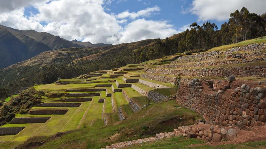 From Cusco: Sacred Valley & Maras Salt Mines with Lunch - Urubamba lunch break: buffet comfort with Cusco-flavored energy