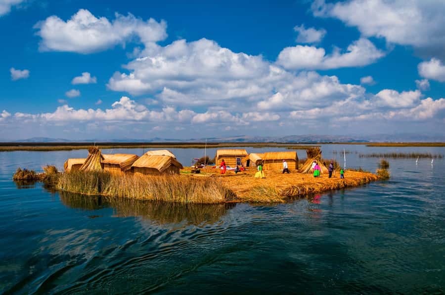 From Cusco: Titicaca Lake - Full day tour with sleeper bus - Puno arrival: breakfast, bag storage, and getting ready for the lake