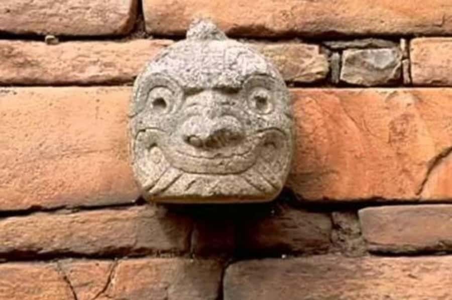 From Huaraz: Tour to Archeological Complex of Chavin - Qerococha Lagoon: more than a photo stop at 13,058 ft