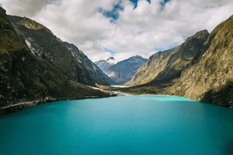 From Huaraz: Tour to Llanganuco Lakes (Chinancocha Lake) - Yungay Cemetery and Cristo Blanco: the serious part of the day