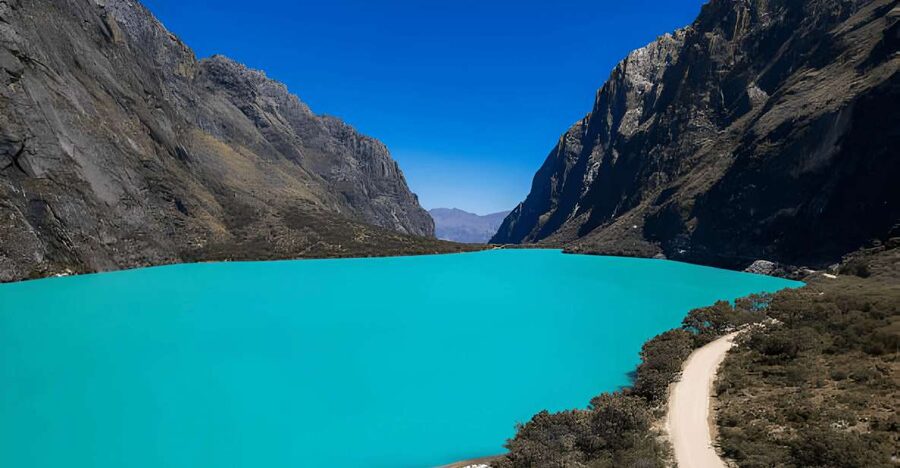 From Huaraz: Tour to Llanganuco Lakes (Chinancocha Lake) - Taricá clay crafts: a final cultural stop, plus a shopping vibe