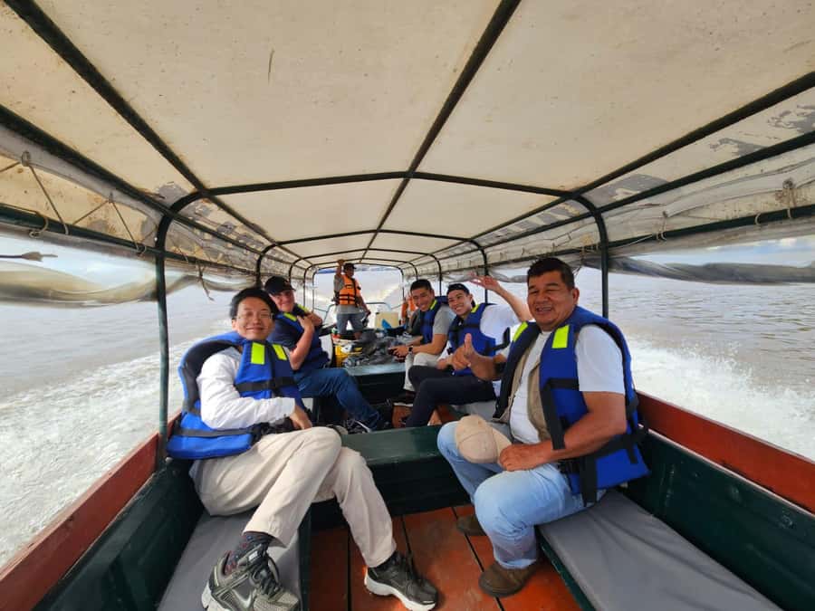 From Iquitos: Full day tour in the Peruvian jungle - Traditional lunch, then canoe time on Shanshococha Lagoon