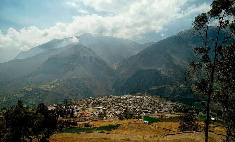 From Lima: Cordillera de la viuda | Mountain Exploration - Canta’s old center and the market: local food, simple history