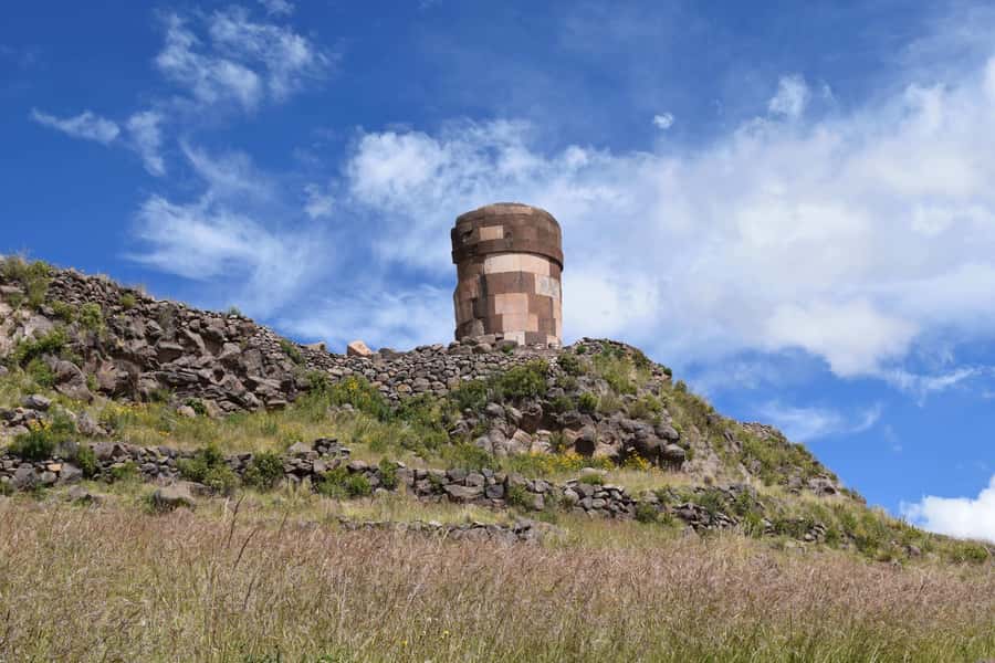 From Puno: 4h tour to Sillustani - Puma Uta viewpoint, your fast ticket to Altiplano scale