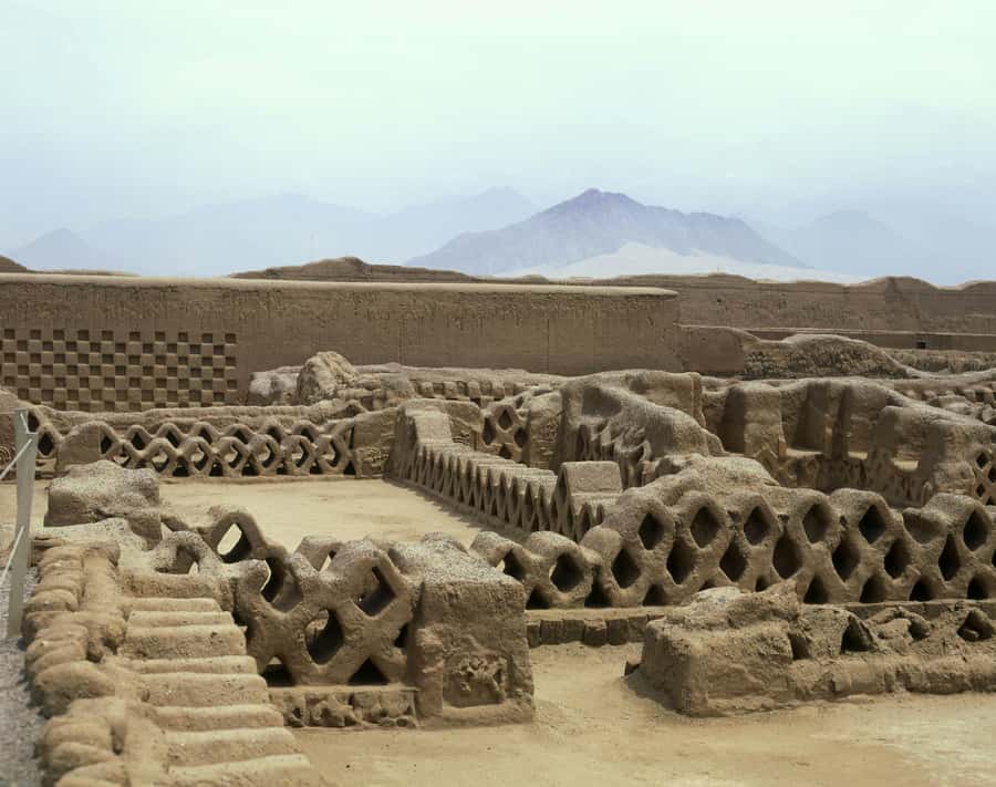 From Trujillo: Temple of the Moon and Sun and Chan Chan - From Trujillo to Campiña de Moche: the day starts at 10:00 AM