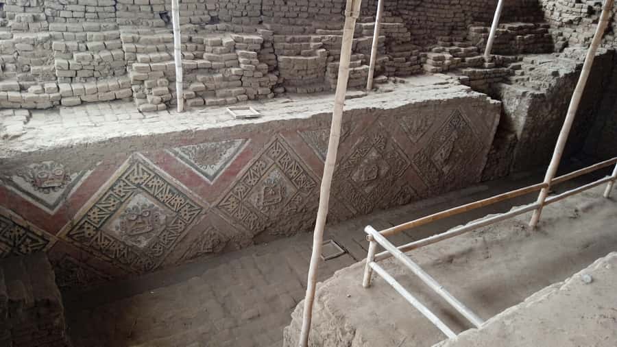 From Trujillo: Temple of the Moon and Sun and Chan Chan - Huaca Arco Iris, also Huaca del Dragon: the fertility rainbow stop