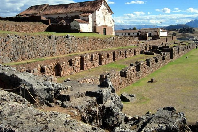 Full-Day Excursion to Sacred Valley, Pisac and Ollantaytambo from Cusco - Urubamba lunch buffet: 30 dishes, ceviche fans, and a vegetarian caution