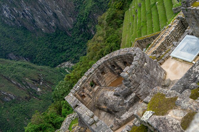 Full Day Guided Tour to Machu Picchu Transportation Included - Lunch timing in Aguas Calientes, plus optional Tinkiuy buffet