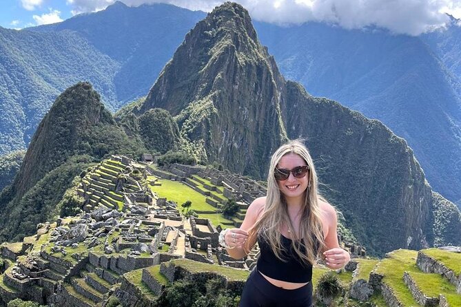 Full Day Private Guided Tour in Machu Picchu - Aguas Calientes handoff and the bus line reality