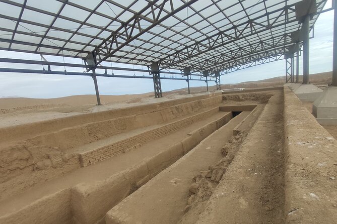 Full Day Trujillo Piramides Sol y Luna , Chan chan y Huanchaco - Stop 3: Huanchaco Beach, Lunch, and Totora Reed Boat Traditions