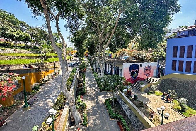Fun Tour in Barranco District - Stop 1: Barranco streets, mansions, churches, and cliffside views