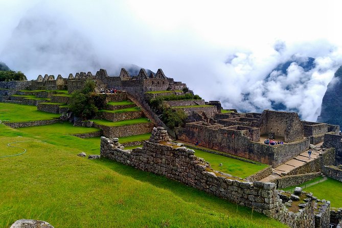 Guided Tour of Machupicchu: Private and Flexible 3 hours - Picking up in Aguas Calientes, and why mobile tickets help