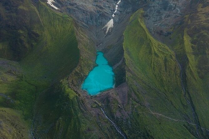 Guided tour of the Humantay Lagoon in Cusco - The morning routine: hotel pickup and the Mollepata buffet start
