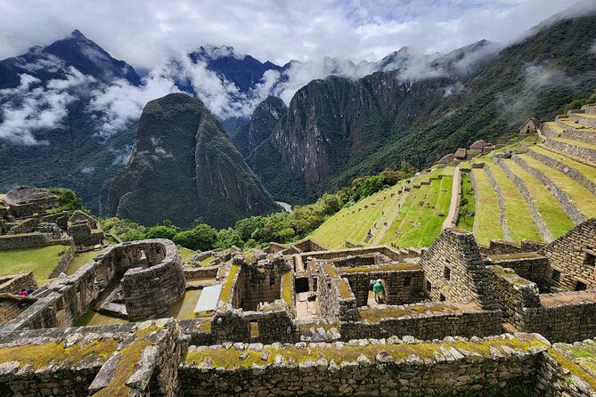 Half Day Private Tour Machu Picchu Cusco Peru - Machu Picchu with a bilingual guide: what you learn and how you move