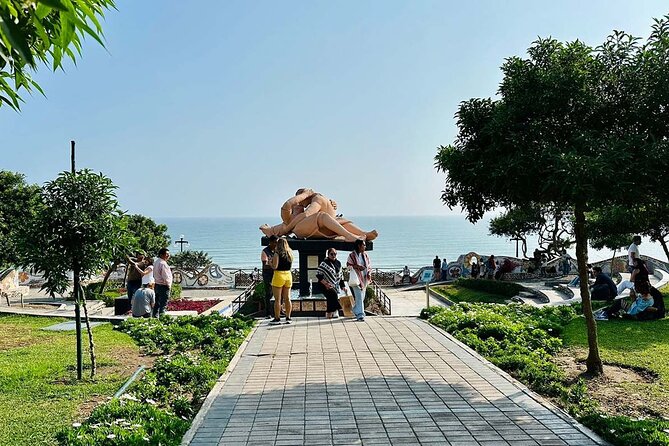 Highlights of Lima: Top Districts in 4 Hours - Barranco’s art and mood: plaza time, murals, and Puente de los Suspiros