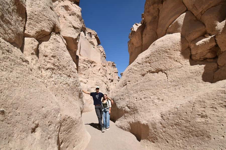 Hike to the Ruta del Sillar and Culebrillas in Arequipa - Añashuayco Quarry: ignimbrite canyon cliffs and the living craft of ashlar