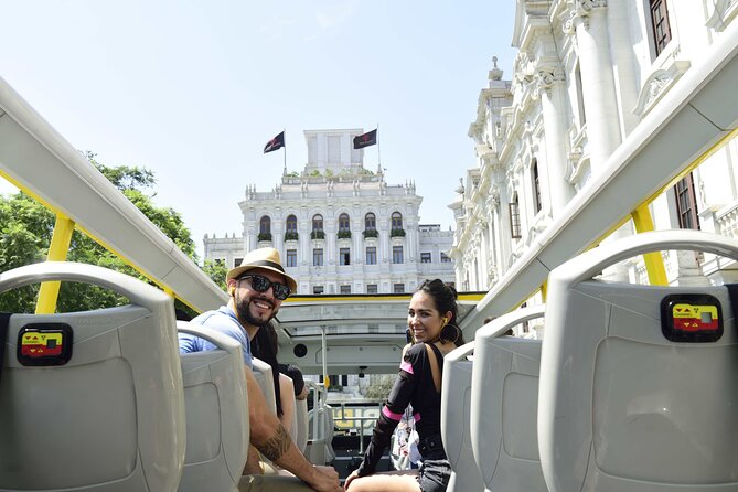 Hop-On Hop-Off Tourist Bus in Lima - Tickets 24h, 48h or 72h - Parque Kennedy: Cats, Coffee, and Art Market Energy
