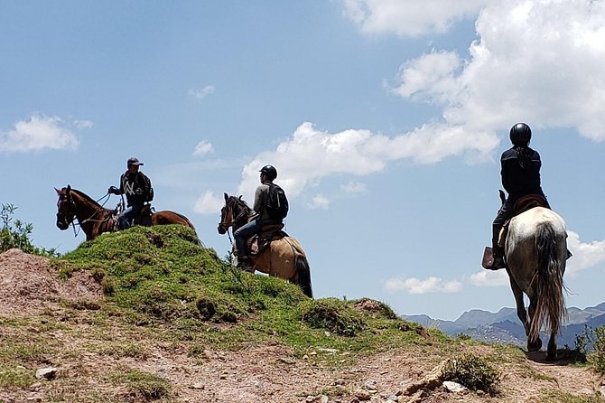 Horseback Tour in cusco to Temple of the Moon & Hidden temples - What to wear and bring (so your legs do not hate you)