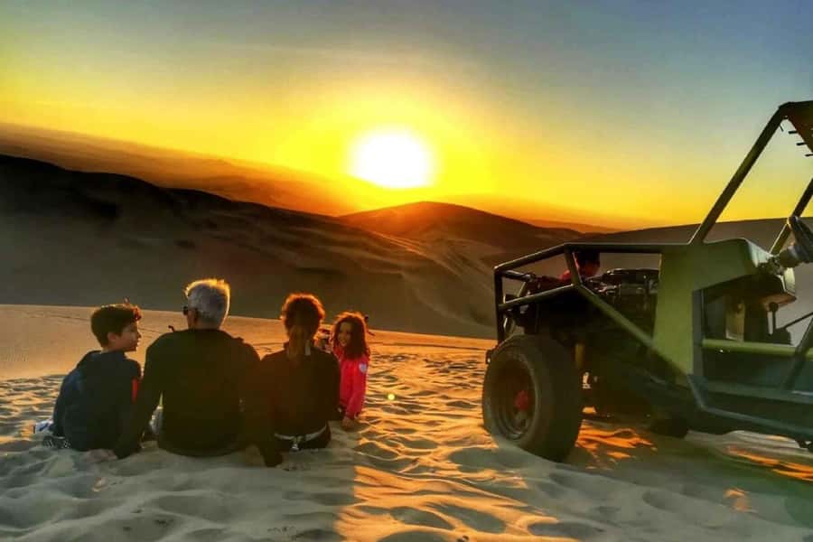Huacachina: Buggy en las Dunas al Atardecer y Sandboarding - Huacachina’s Desert-to-Oasis Energy