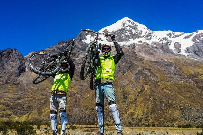 Inca Jungle Trail to Machu Picchu 4 Days - Day 2: Rain Forest Hike, Local Farms, Inca Trail Footsteps, and Hot Springs