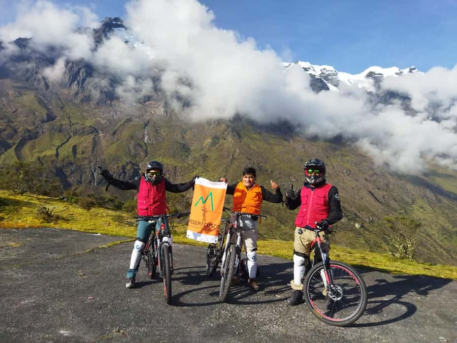 Inca Jungle Trail to Machu Picchu in 4 Days - Day 2: Santa Maria to Santa Teresa, coffee fields, coca, and thermal baths