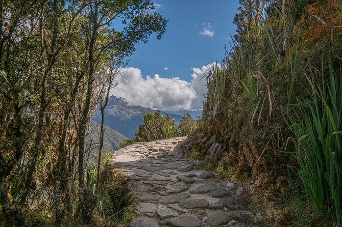 Inca Trail to Machu Picchu (4 Days) - Day 1 to Wayllabamba Camp: Rolling Hills, Short Archaeology Stops, Real Camp Life