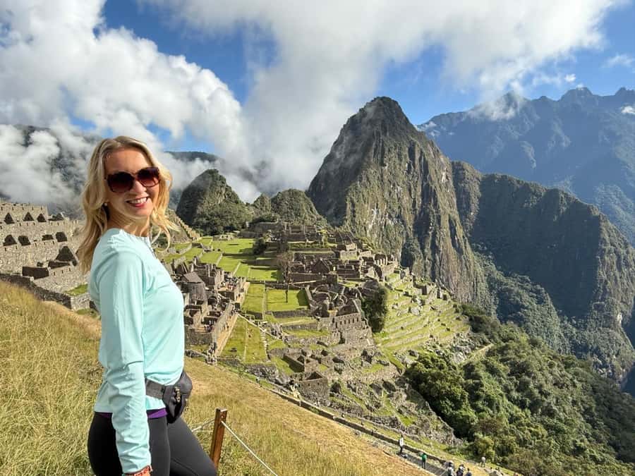 Inka Jungle trek to Machu Picchu 3 D/ 2 N - Day 2: Cola de Mono zipline option, then the walk to Hidroeléctrica and Aguas Calientes