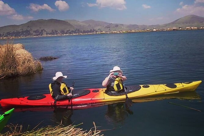 kayak uros mas conexión con isla Taquile - Floating Islands Up Close: Reed Boats, Homes, and Optional Extras